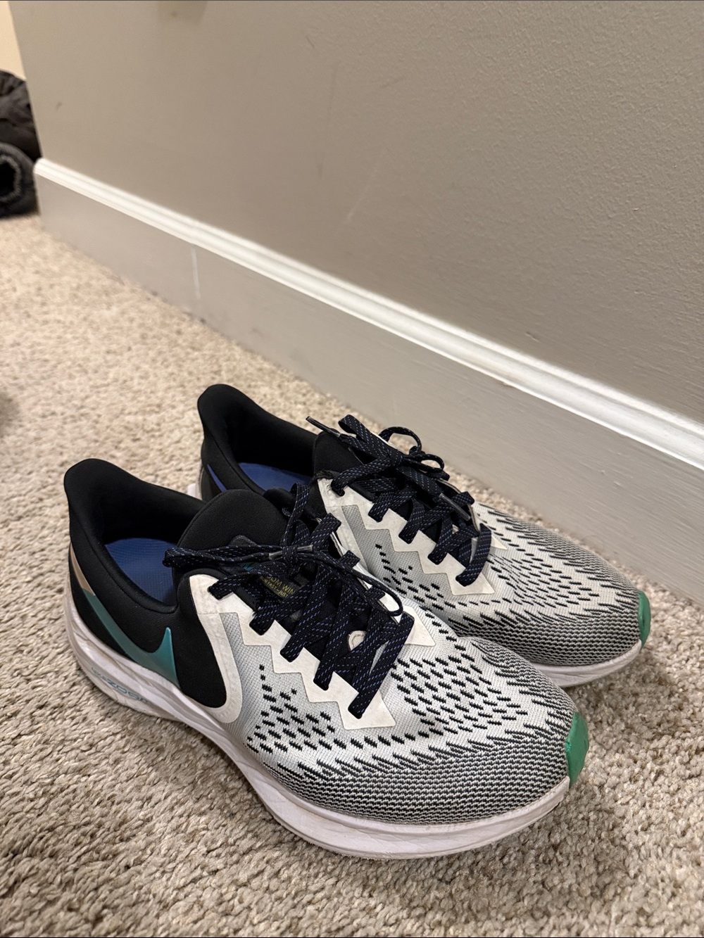 Nike White & Black Running Sneakers with Teal Accent